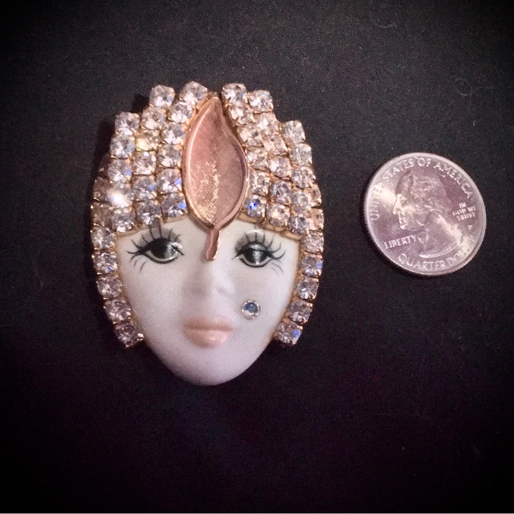 Elegant Vintage Morningstar Crystal Brooch - Picture 9 of 10